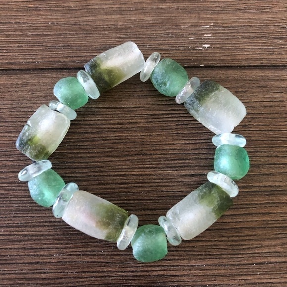 Green and clear glass bead stretchy bracelet - Picture 1 of 2